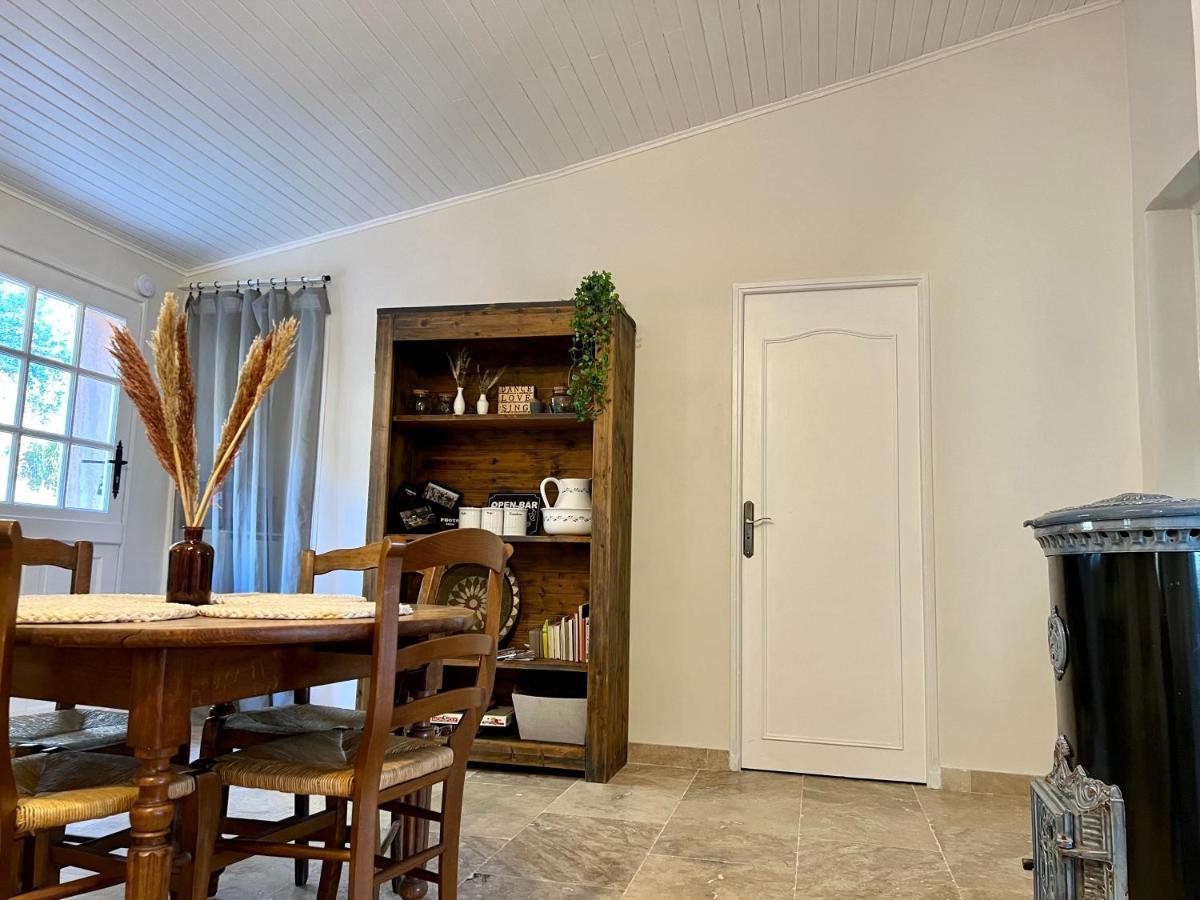 Maison Provencale Au Calme De La Campagne Avec Jacuzzi Aix-en-Provence Esterno foto