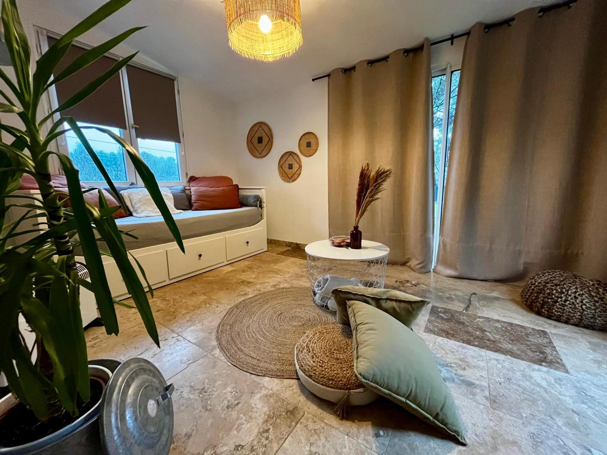 Maison Provencale Au Calme De La Campagne Avec Jacuzzi Aix-en-Provence Esterno foto