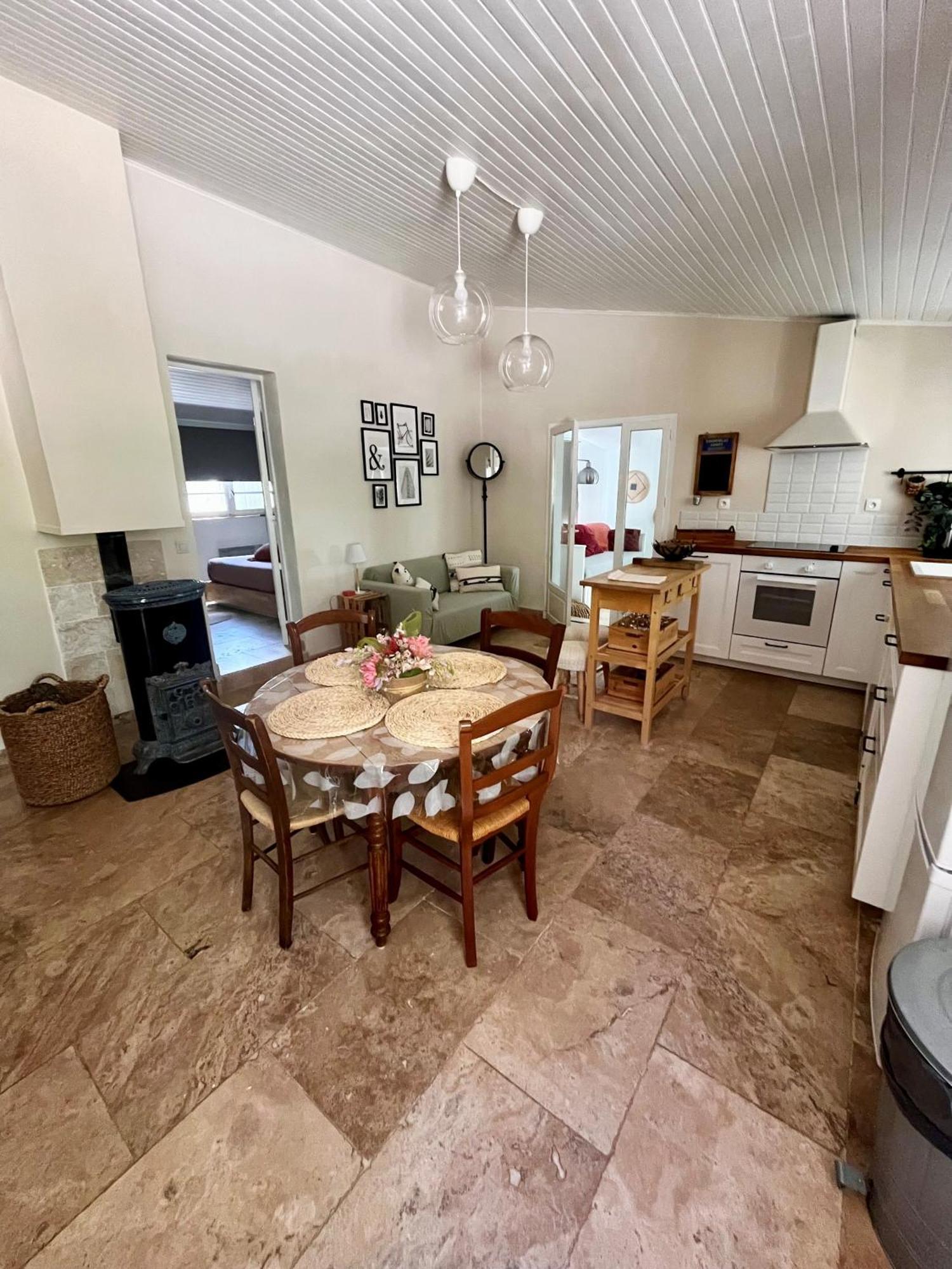 Maison Provencale Au Calme De La Campagne Avec Jacuzzi Aix-en-Provence Esterno foto